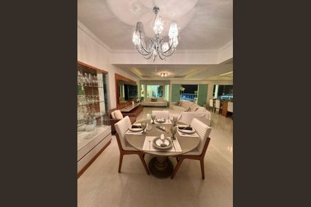 Casa à venda com 5 quartos, 450m² em Itaipu, Niterói