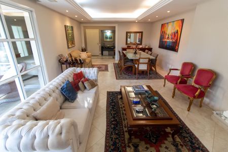 Apartamento à venda com 259m², 3 quartos e 3 vagas Apartamento à venda com 259m², 3 quartos e 3 vagasSala