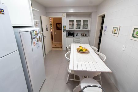 Apartamento à venda com 259m², 3 quartos e 3 vagas Apartamento à venda com 259m², 3 quartos e 3 vagasCozinha