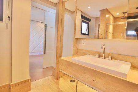 Apartamento para alugar com 220m², 4 quartos e 4 vagasBanheiro do Quarto 2