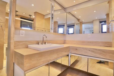 Apartamento para alugar com 220m², 4 quartos e 4 vagasBanheiro do Quarto 2