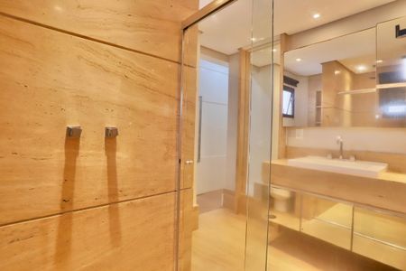 Apartamento para alugar com 220m², 4 quartos e 4 vagasBanheiro do Quarto 2
