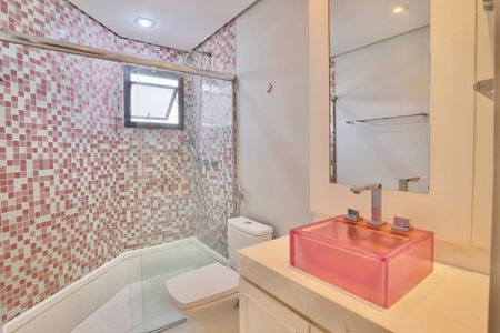 Apartamento para alugar com 220m², 4 quartos e 4 vagasBanheiro do Quarto 1