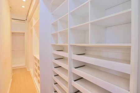 Apartamento para alugar com 220m², 4 quartos e 4 vagasCloset do quarto 2