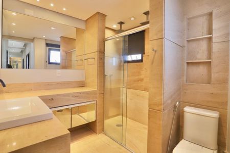 Apartamento para alugar com 220m², 4 quartos e 4 vagasBanheiro do Quarto 2