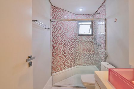 Apartamento para alugar com 220m², 4 quartos e 4 vagasBanheiro do Quarto 1