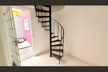 Casa à venda com 240m², 5 quartos e sem vaga