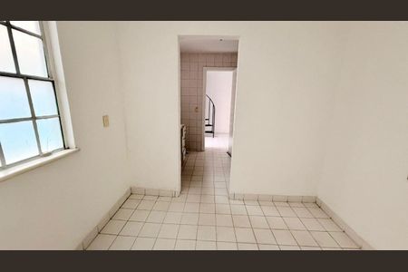 Casa à venda com 240m², 5 quartos e sem vaga