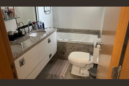 Apartamento para alugar com 160m², 3 quartos e 4 vagasBanheiro