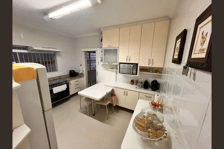 Casa à venda com 4 quartos, 225m² em Jardim Bonfiglioli, São Paulo