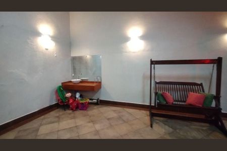 Casa à venda com 4 quartos, 225m² em Jardim Bonfiglioli, São Paulo