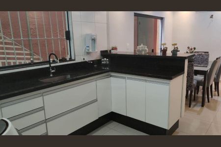 Casa à venda com 3 quartos, 201m² em Vila Junqueira, Santo André