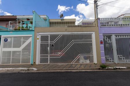 Casa à venda com 120m², 3 quartos e 3 vagas Casa à venda com 120m², 3 quartos e 3 vagasFachada