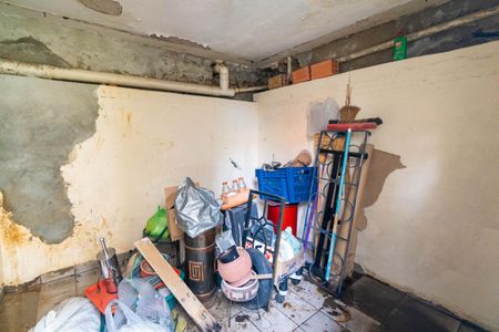 Casa à venda com 140m², 2 quartos e sem vaga Casa à venda com 140m², 2 quartos e sem vagaPorão