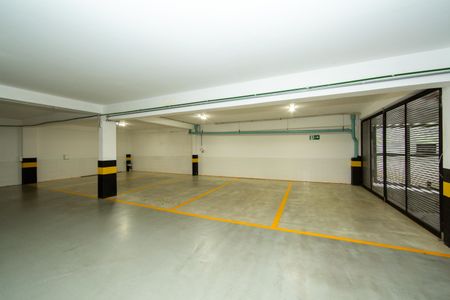 Apartamento à venda com 228m², 4 quartos e 5 vagas Apartamento à venda com 228m², 4 quartos e 5 vagasGARAGEM