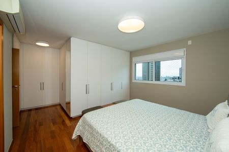 Apartamento à venda com 228m², 4 quartos e 5 vagas Apartamento à venda com 228m², 4 quartos e 5 vagasQUARTO4