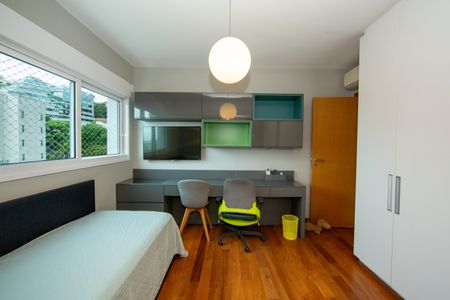 Apartamento à venda com 228m², 4 quartos e 5 vagas Apartamento à venda com 228m², 4 quartos e 5 vagasQUARTO2