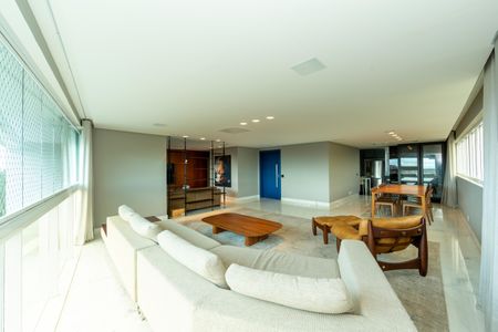 Apartamento à venda com 228m², 4 quartos e 5 vagas Apartamento à venda com 228m², 4 quartos e 5 vagasSALA