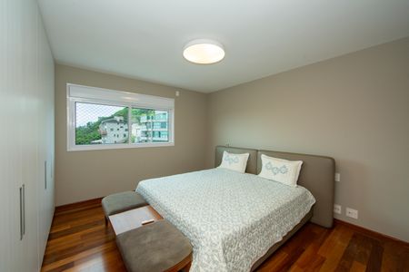 Apartamento à venda com 228m², 4 quartos e 5 vagas Apartamento à venda com 228m², 4 quartos e 5 vagasQUARTO4