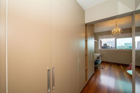 Apartamento à venda com 228m², 4 quartos e 5 vagas Apartamento à venda com 228m², 4 quartos e 5 vagasQUARTO1