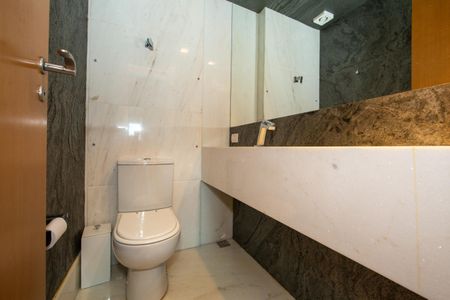 Apartamento à venda com 228m², 4 quartos e 5 vagas Apartamento à venda com 228m², 4 quartos e 5 vagasBANHEIRO1