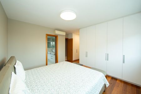 Apartamento à venda com 228m², 4 quartos e 5 vagas Apartamento à venda com 228m², 4 quartos e 5 vagasQUARTO4