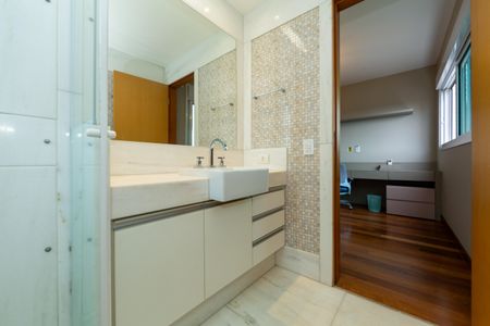 Apartamento à venda com 228m², 4 quartos e 5 vagas Apartamento à venda com 228m², 4 quartos e 5 vagasBANHEIRO2