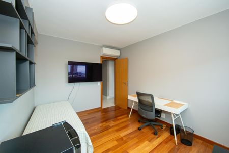 Apartamento à venda com 228m², 4 quartos e 5 vagas Apartamento à venda com 228m², 4 quartos e 5 vagasQUARTO3