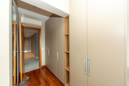 Apartamento à venda com 228m², 4 quartos e 5 vagas Apartamento à venda com 228m², 4 quartos e 5 vagasQUARTO1