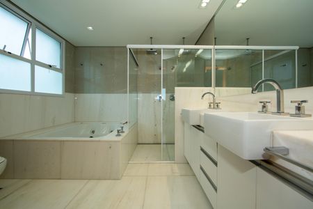 Apartamento à venda com 228m², 4 quartos e 5 vagas Apartamento à venda com 228m², 4 quartos e 5 vagasBANHEIRO5