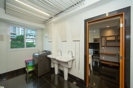 Apartamento à venda com 228m², 4 quartos e 5 vagas Apartamento à venda com 228m², 4 quartos e 5 vagasAREA DE SERVICO