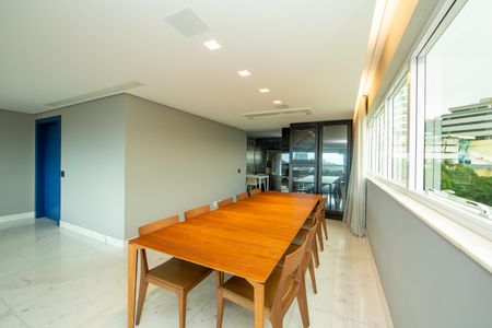 Apartamento à venda com 228m², 4 quartos e 5 vagas Apartamento à venda com 228m², 4 quartos e 5 vagasSALA