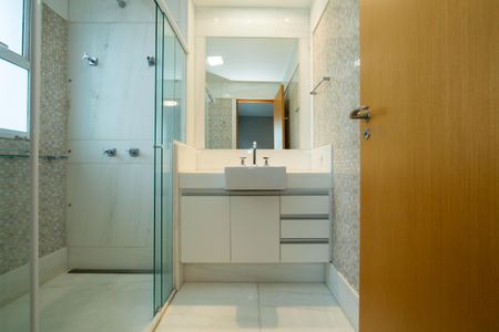 Apartamento à venda com 228m², 4 quartos e 5 vagas Apartamento à venda com 228m², 4 quartos e 5 vagasBANHEIRO4