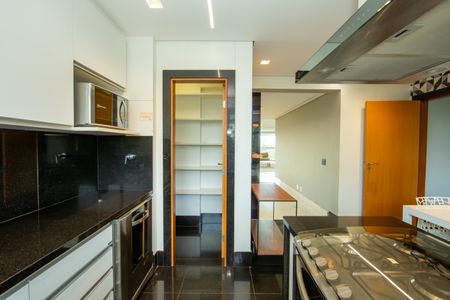 Apartamento à venda com 228m², 4 quartos e 5 vagas Apartamento à venda com 228m², 4 quartos e 5 vagasCOZINHA