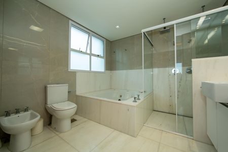 Apartamento à venda com 228m², 4 quartos e 5 vagas Apartamento à venda com 228m², 4 quartos e 5 vagasBANHEIRO5