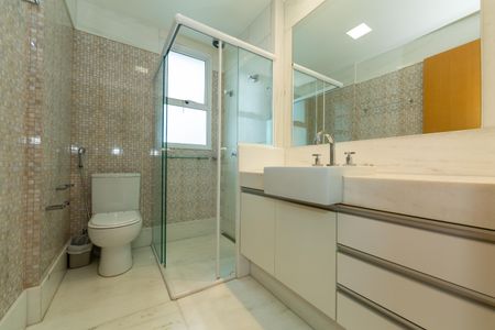 Apartamento à venda com 228m², 4 quartos e 5 vagas Apartamento à venda com 228m², 4 quartos e 5 vagasBANHEIRO2