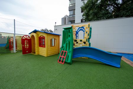 Apartamento à venda com 228m², 4 quartos e 5 vagas Apartamento à venda com 228m², 4 quartos e 5 vagasPLAYGROUND