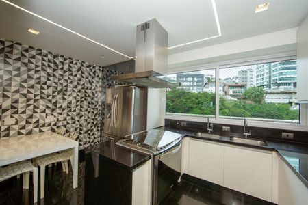 Apartamento à venda com 228m², 4 quartos e 5 vagas Apartamento à venda com 228m², 4 quartos e 5 vagasCOZINHA