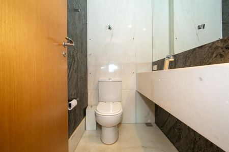 Apartamento à venda com 228m², 4 quartos e 5 vagas Apartamento à venda com 228m², 4 quartos e 5 vagasBANHEIRO1