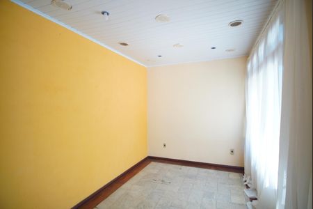Sala 1 de casa à venda com 3 quartos, 450m² em Passo D’areia, Porto Alegre