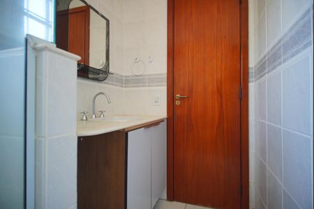 Casa à venda com 450m², 3 quartos e 2 vagasBanheiro Corredor