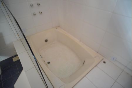 Casa à venda com 450m², 3 quartos e 2 vagasBanheiro da Suíte