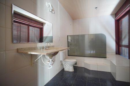 Casa à venda com 450m², 3 quartos e 2 vagasBanheiro da Suíte