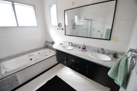 Casa à venda com 394m², 3 quartos e 4 vagasBanheiro Suíte