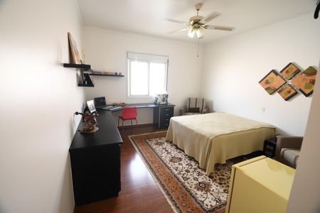 Casa à venda com 394m², 3 quartos e 4 vagasQuarto 2 - Suíte