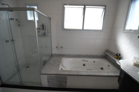 Casa à venda com 394m², 3 quartos e 4 vagasBanheiro Suíte