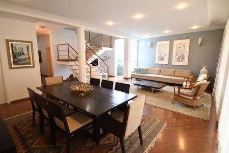 Casa à venda com 394m², 3 quartos e 4 vagasSala