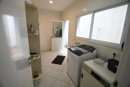 Casa à venda com 394m², 3 quartos e 4 vagasÁrea de Serviço