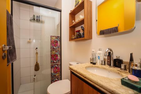 Apartamento para alugar com 57m², 2 quartos e 1 vaga Apartamento para alugar com 57m², 2 quartos e 1 vagaBanheiro da Suite