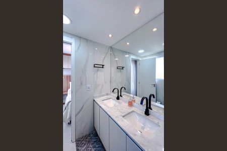 Apartamento à venda com 80m², 2 quartos e 1 vagaBanheiro da Suíte 1